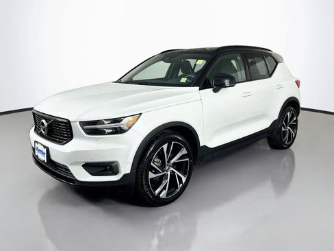 Used 2022 Volvo XC40 T5 R-Design AWD/4WD image 2