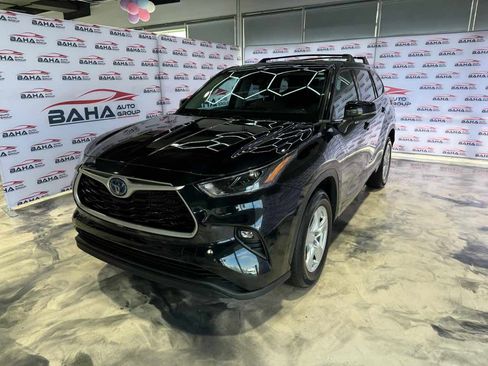 Used 2022 Toyota Highlander LE image 3