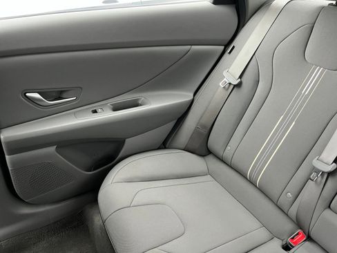 Used 2025 Hyundai Elantra SEL image 38