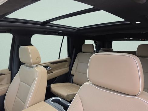 Used 2021 Chevrolet Tahoe Premier w/ Premium Package AWD/4WD image 25