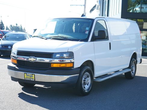 Used 2024 Chevrolet Express 2500 w/ Driver Convenience Package image 9