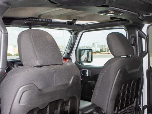 Used 2020 Jeep Gladiator Rubicon w/ Trailer Tow Package image 18