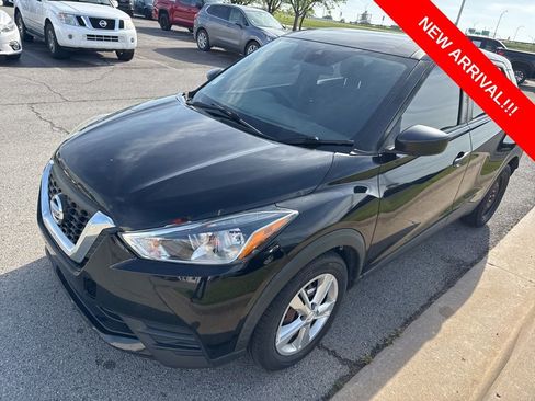 Used 2020 Nissan Kicks S image 3