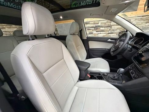 Used 2021 Volkswagen Tiguan SE w/ Panoramic Sunroof Package AWD/4WD image 15