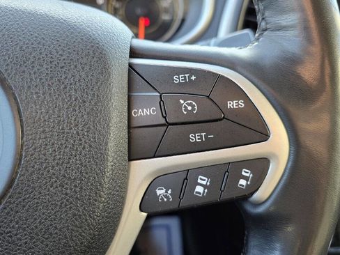 Used 2016 Jeep Cherokee Trailhawk w/ Leather Interior Group AWD/4WD image 32