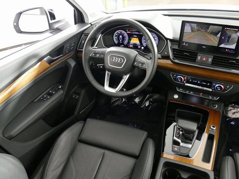 Used 2024 Audi Q5 e Premium Plus image 25