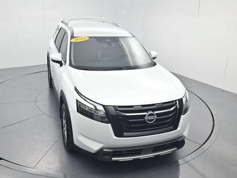 Used 2025 Nissan Pathfinder SL w/ Black Appearance Package AWD/4WD image 59