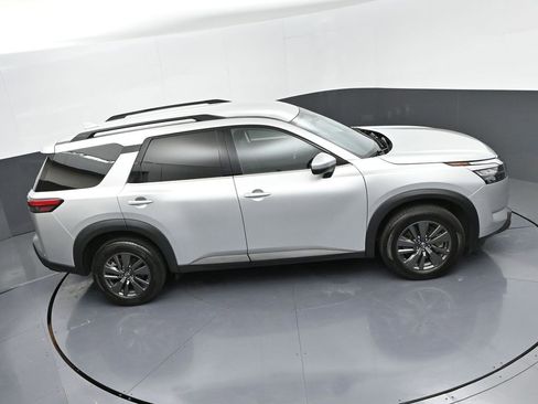 Used 2024 Nissan Pathfinder SV image 43