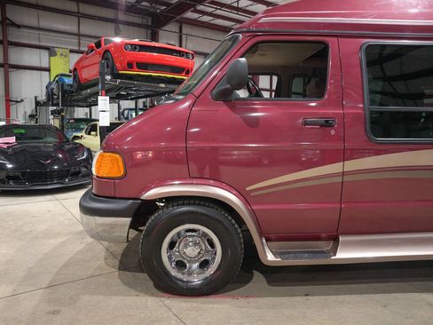 Used 2002 Dodge B1500 image 3