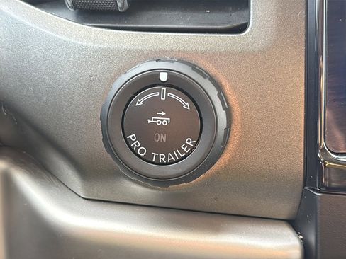 Used 2023 Ford Expedition XLT image 36