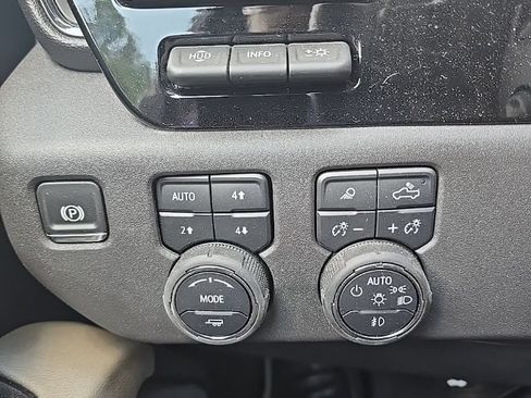 Used 2025 Chevrolet Silverado 1500 ZR2 AWD/4WD image 25