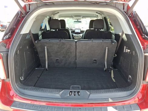 Used 2024 Ford Explorer XLT w/ Equipment Group 202A AWD/4WD image 36