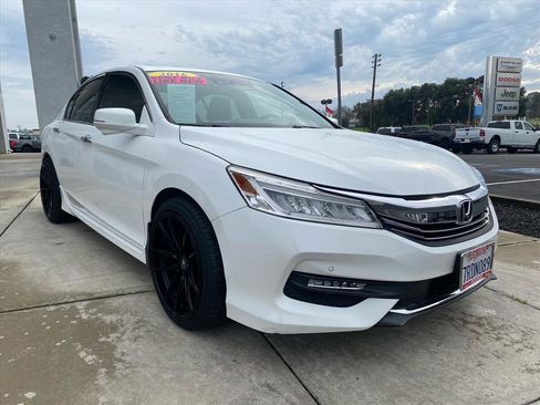 Used 2016 Honda Accord Touring image 12
