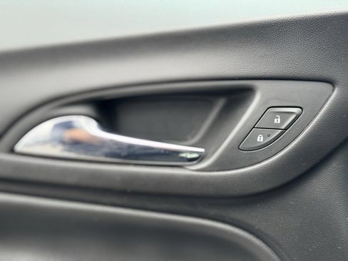 Used 2018 Chevrolet Equinox Premier image 23