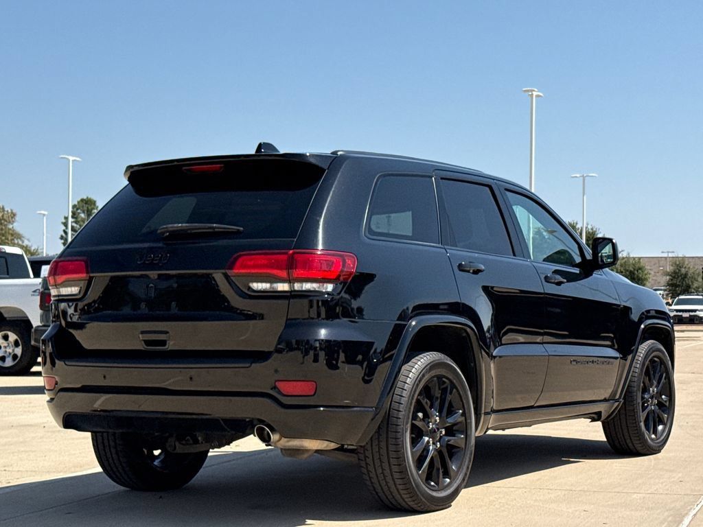 Used 2022 Jeep Grand Cherokee Laredo X RWD image 8