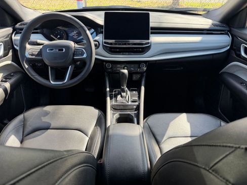 Used 2025 Jeep Compass Limited image 42