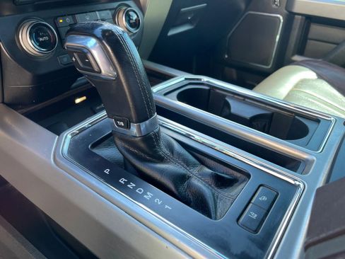 Used 2015 Ford F150 Platinum w/ Equipment Group 701A Luxury AWD/4WD image 34