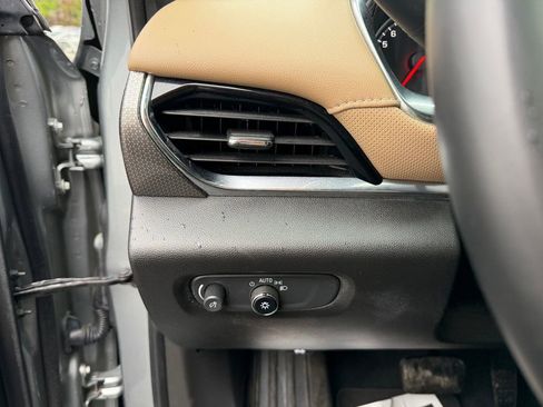 Used 2023 Chevrolet Traverse Premier AWD/4WD image 15