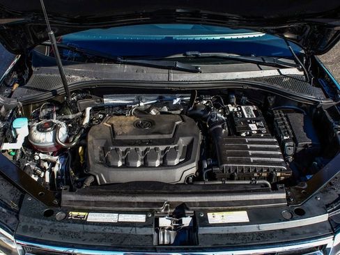 Used 2022 Volkswagen Tiguan SE w/ Panoramic Sunroof Package image 46