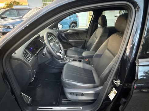 Used 2023 Volkswagen Tiguan SE R-Line AWD/4WD image 11
