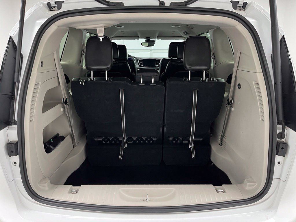 Used 2024 Chrysler Pacifica Touring-L FWD image 49