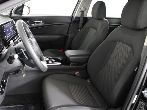 Used 2023 Kia Sportage LX image 16