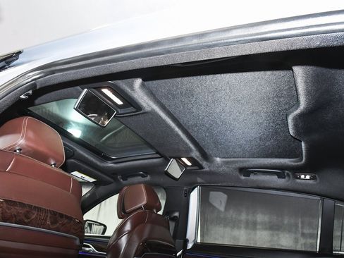 Used 2022 BMW 750i xDrive w/ Executive Package image 72