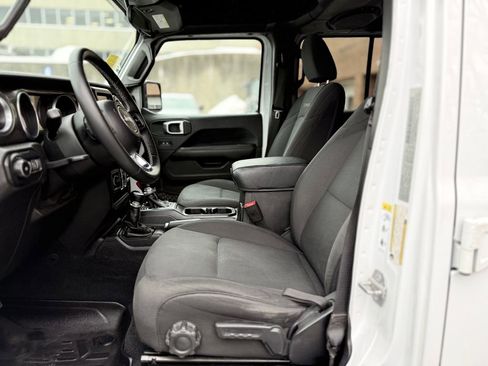 Used 2018 Jeep Wrangler Unlimited Sahara w/ Cold Weather Group image 14