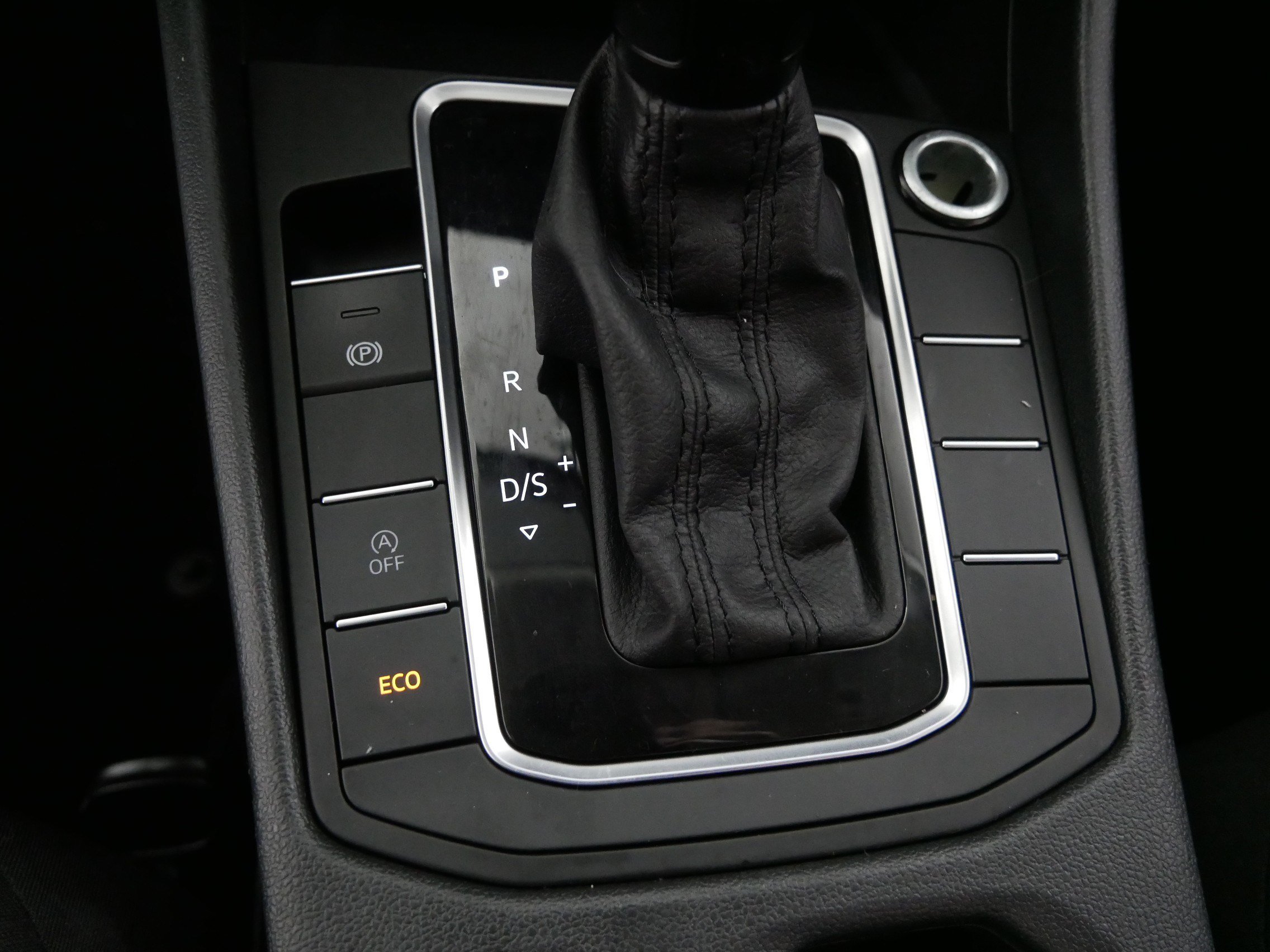 Used 2020 Volkswagen Jetta SE FWD image 30