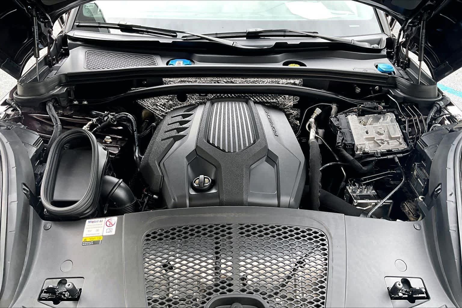 Used 2023 Porsche Macan AWD/4WD image 31