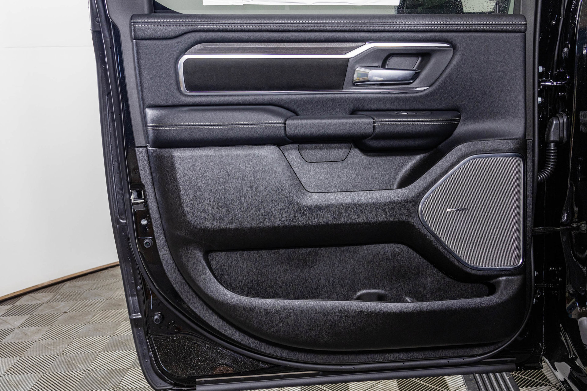 New 2027 RAM 1500 Laramie AWD/4WD image 41