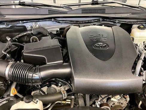 Used 2021 Toyota Tacoma TRD Sport image 9