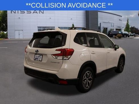 Used 2023 Subaru Forester Premium image 3