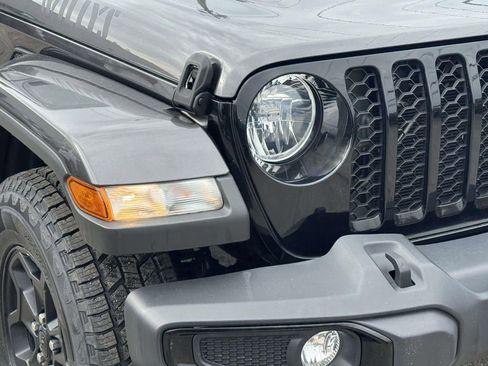 Used 2021 Jeep Gladiator Willys image 7