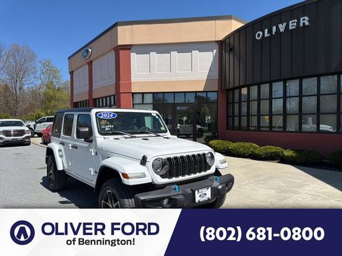 Used 2024 Jeep Wrangler Unlimited w/ Convenience Group AWD/4WD image 1
