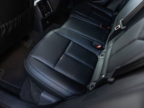 Certified 2026 Porsche Macan AWD/4WD image 45