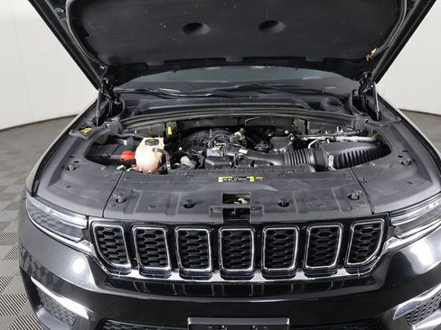 Used 2022 Jeep Grand Cherokee Limited image 23