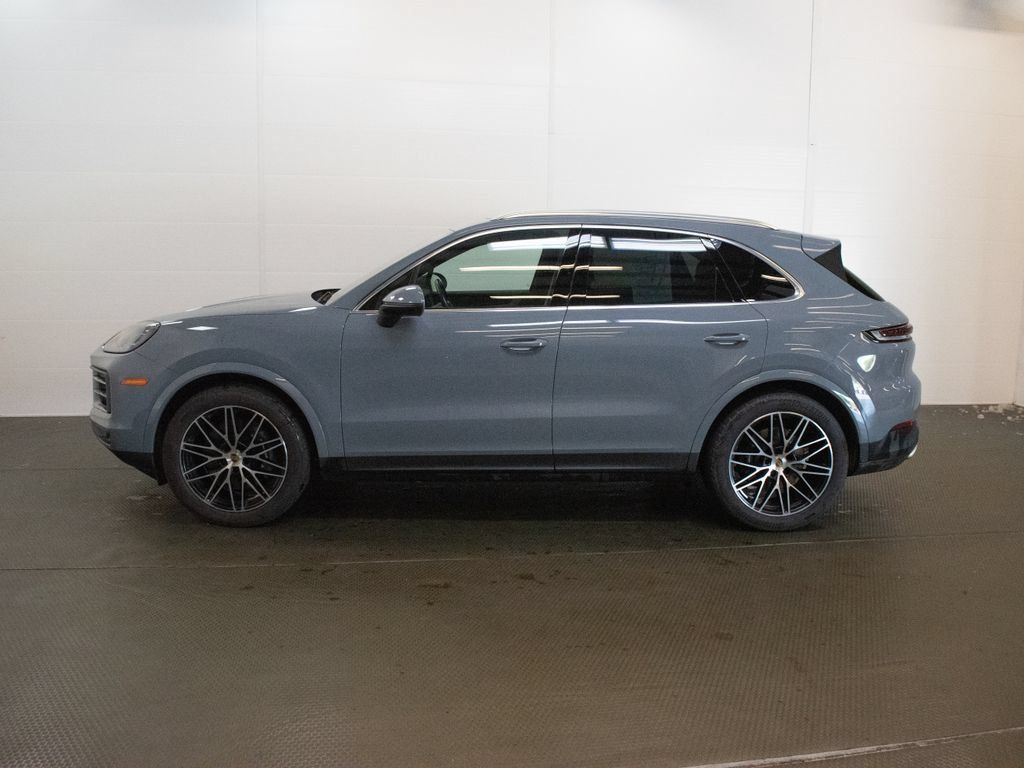 Certified 2024 Porsche Cayenne AWD/4WD image 2