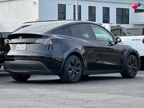 Used 2024 Tesla Model Y Long Range RWD image 3