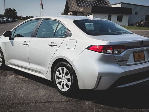 Used 2020 Toyota Corolla LE FWD image 21