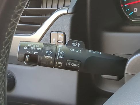 Used 2018 Chevrolet Tahoe LT w/ RST Edition image 24