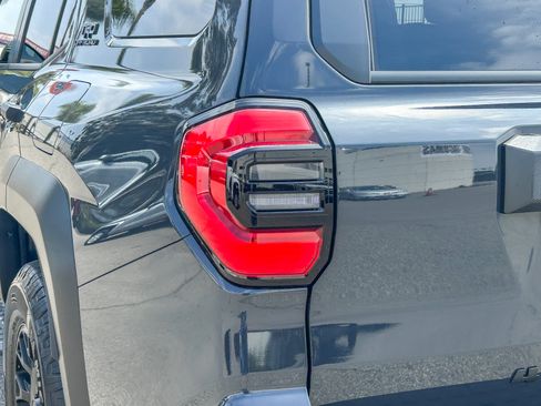 Used 2025 Toyota 4Runner TRD Off-Road Premium AWD/4WD image 9