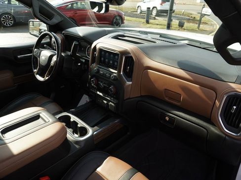 Used 2022 Chevrolet Silverado 1500 High Country w/ Technology Package image 29