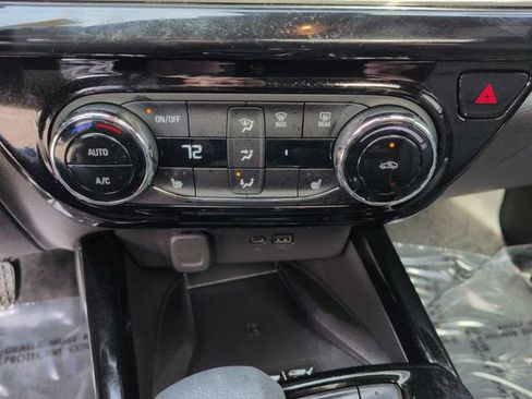 Certified 2025 Chevrolet Trax RS w/ Sunroof Package image 17