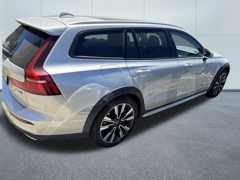 Used 2020 Volvo V60 T5 Cross Country AWD/4WD image 3