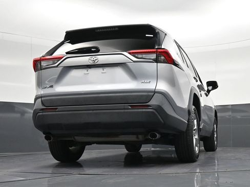 Used 2022 Toyota RAV4 XLE FWD image 30