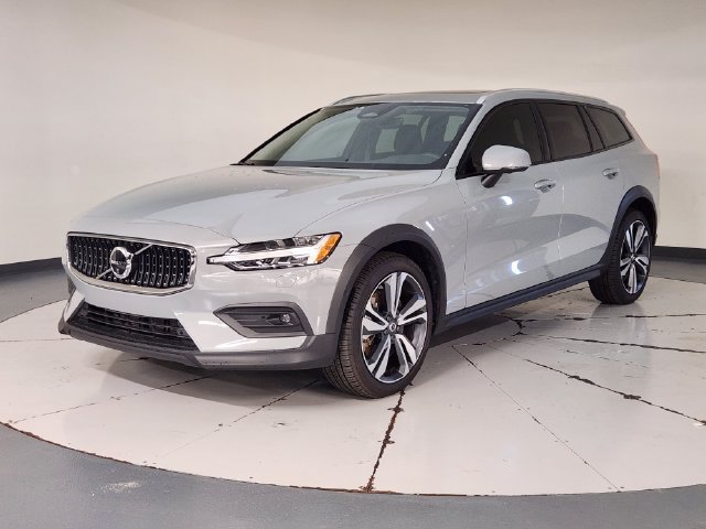 Certified 2026 Volvo V60 B5 Cross Country Plus w/ Protection Package Premier AWD/4WD image 1