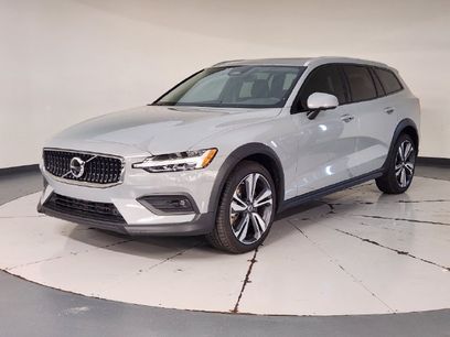 Used 2026 Volvo V60 B5 Cross Country Plus w/ Protection Package Premier