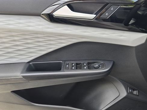 Certified 2024 Volkswagen Taos S FWD image 27
