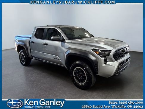 Used 2025 Toyota Tacoma TRD Off-Road AWD/4WD image 7